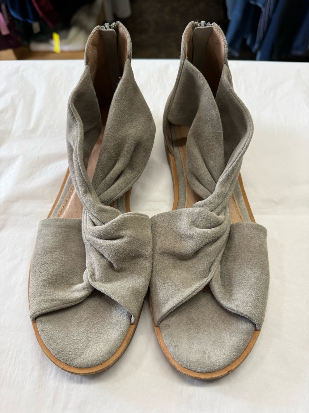 Caslon Gray Suede Twist Front Flat Sandals Leather Back Zip Size 8